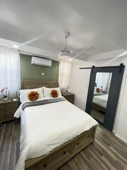 Apartment Square One Properties II Roseau